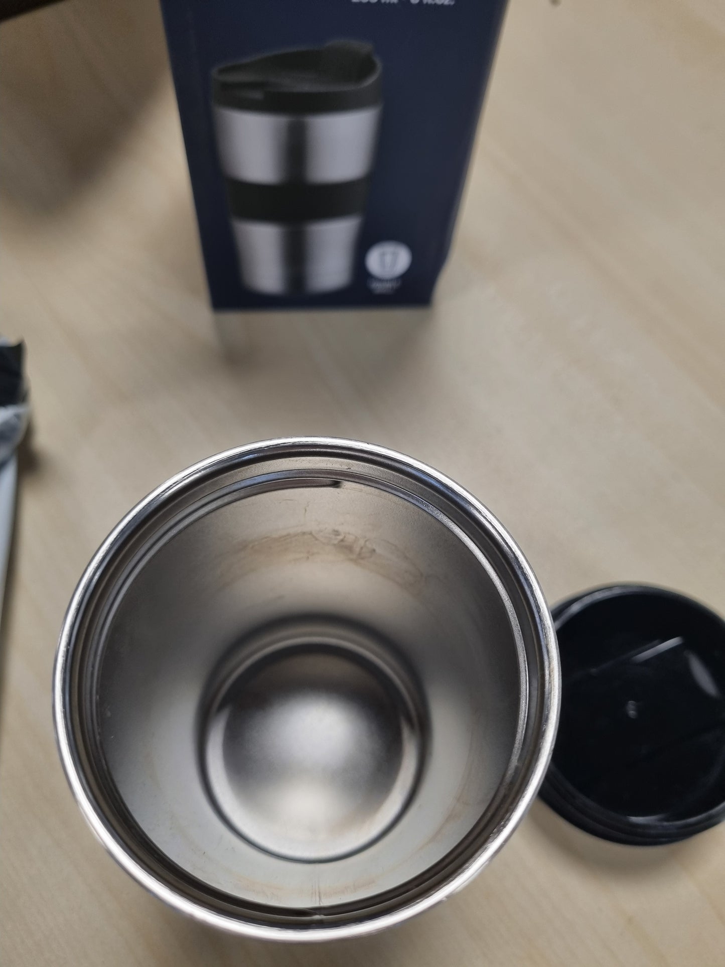 215323 - DE'LONGHI Termos prej çeliku inox, 235 ml, për pije të nxehta dhe të ftohta