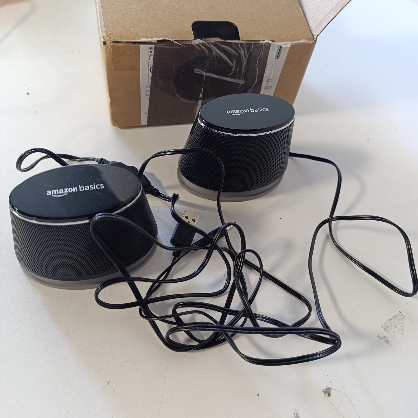 266906 - AMAZON BASICS Altoparlantë stereo 2.0 për PC/Laptop, Hyrje Aux 3.5 mm, energji USB, 1 palë, të zeza