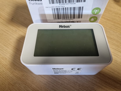 223915 - MEBUS Orë alarmi dixhitale me radio, kalendar hënor, dritë, termometër i brendshëm, 2 orë alarmi, funksion shtyrjeje, Plastik, E bardhë, Modeli: 51461