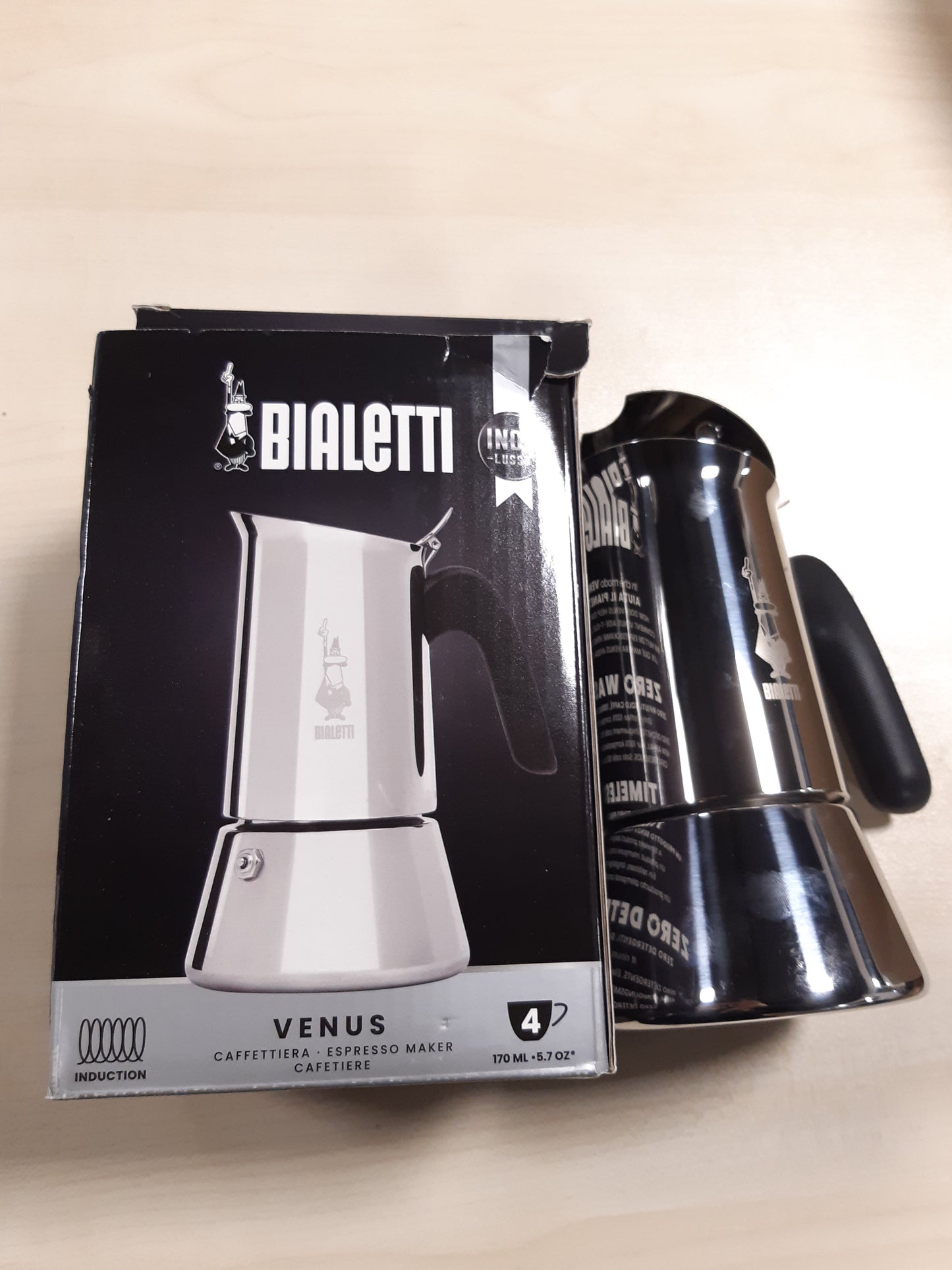 154389 - BIALETTI - Makinë për Espresso Venus Induction, E bërë nga Çelik Inox, E përshtatshme për të gjitha Llojet e Pjatave, Kapaciteti 170 ml, 4 Filxhanë Kafeje, Argjendi