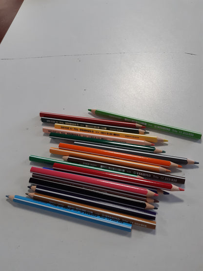 266983 - STABILO Laps trekëndësh me ngjyra Trio i trashë, Pako me 24 ngjyra të ndryshme dhe mprehëse