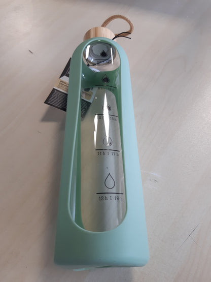 215501 - MORITZ & MORITZ Shishe Uji prej Qelqi 1000ml Jeshile - E papërshkueshme nga rrjedhjet - Me mbështjellës silikoni mbrojtës - Me kapak bambuje