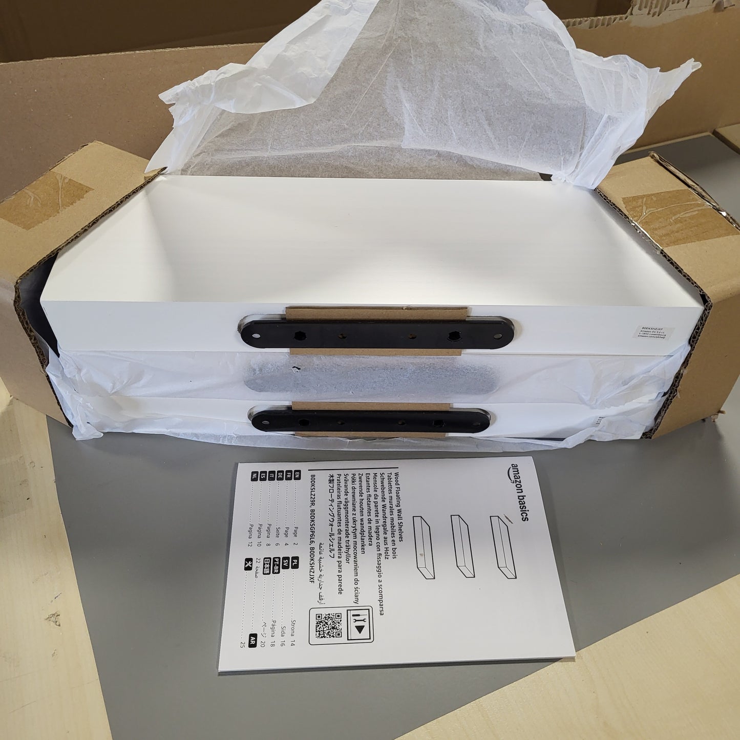 262499 - AMAZON BASICS - Raft Muri prej Druri Lundrues, 40.1 x 12.7 x 4.6 cm, i Bardhë, Pako me 3 copë