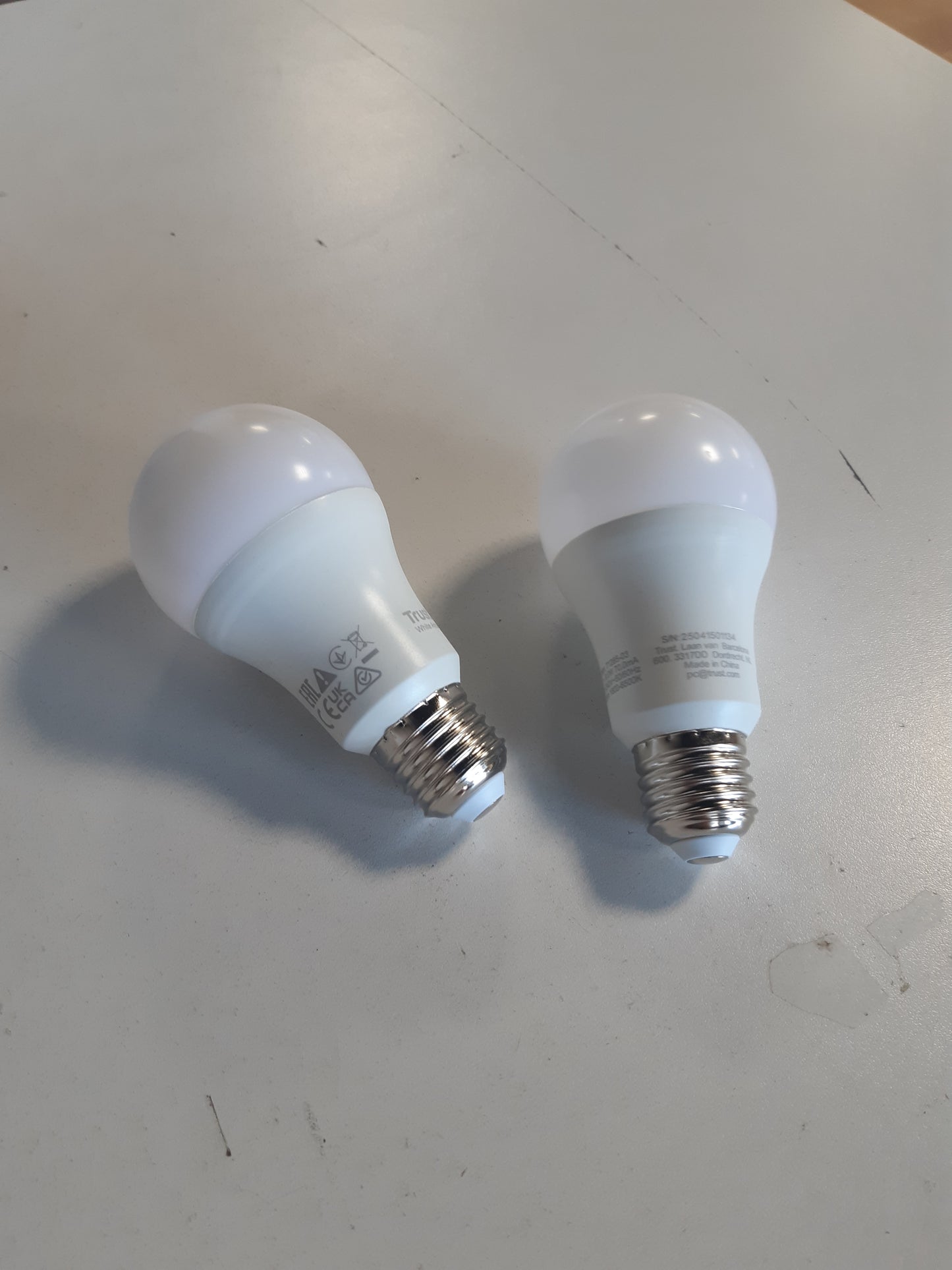 214844 - Llambë inteligjente Trust WIFI E27 e pajtueshme me Alexa dhe Google Home, Llambë E27 me errësim pa qendër, Llambë LED WiFi 2.4GHz, Dritë e bardhë e ngrohtë deri në të ftohtë - Pako me 2 copë